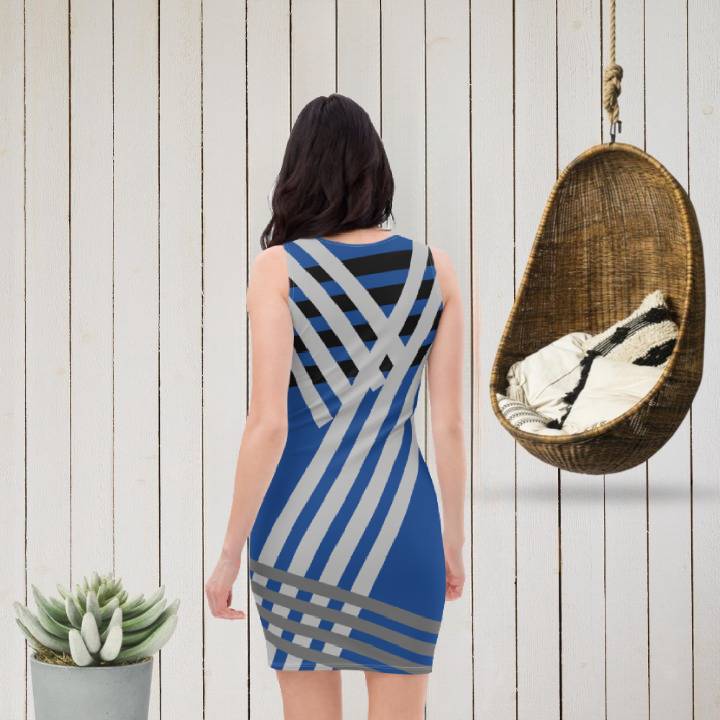 Hallo, blaues tailliertes Kleid