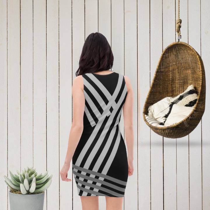 Hallo schwarzes tailliertes Kleid